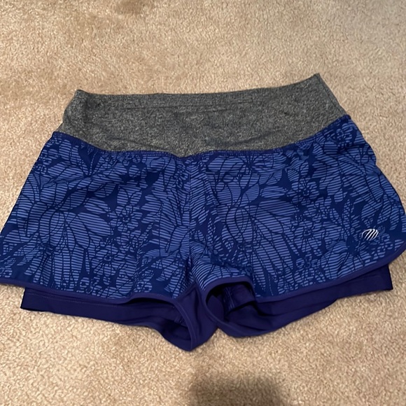 Women’s small MPG running shorts - Picture 1 of 5
